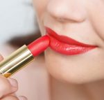 Tips Memilih Lipstik Sesuai Warna Kulit